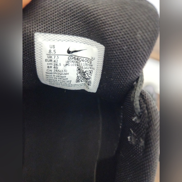 Nike Black Mesh Sneakers - Picture 4 of 10